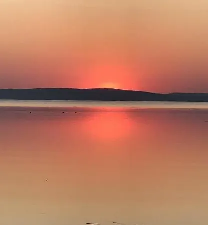 Balaton Breeze 公寓式酒店 Szántód